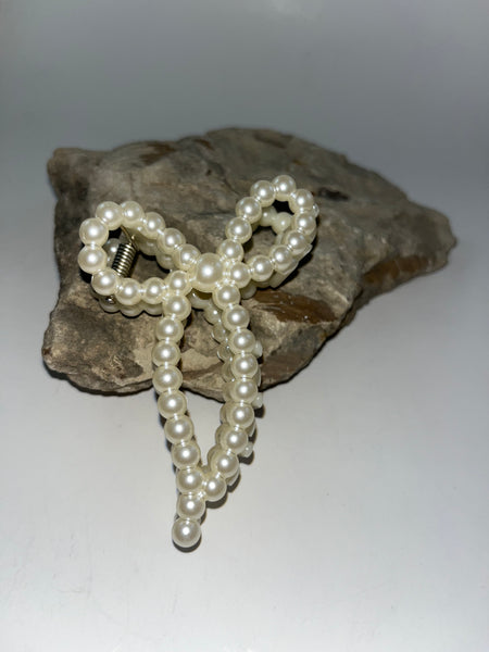 Pearl Claw Hair Clip