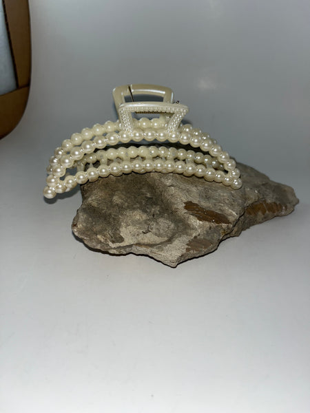 Pearl Claw Hair Clip