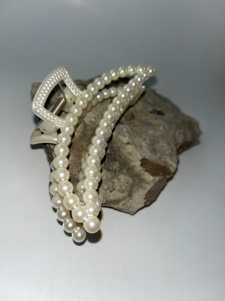 Pearl Claw Hair Clip